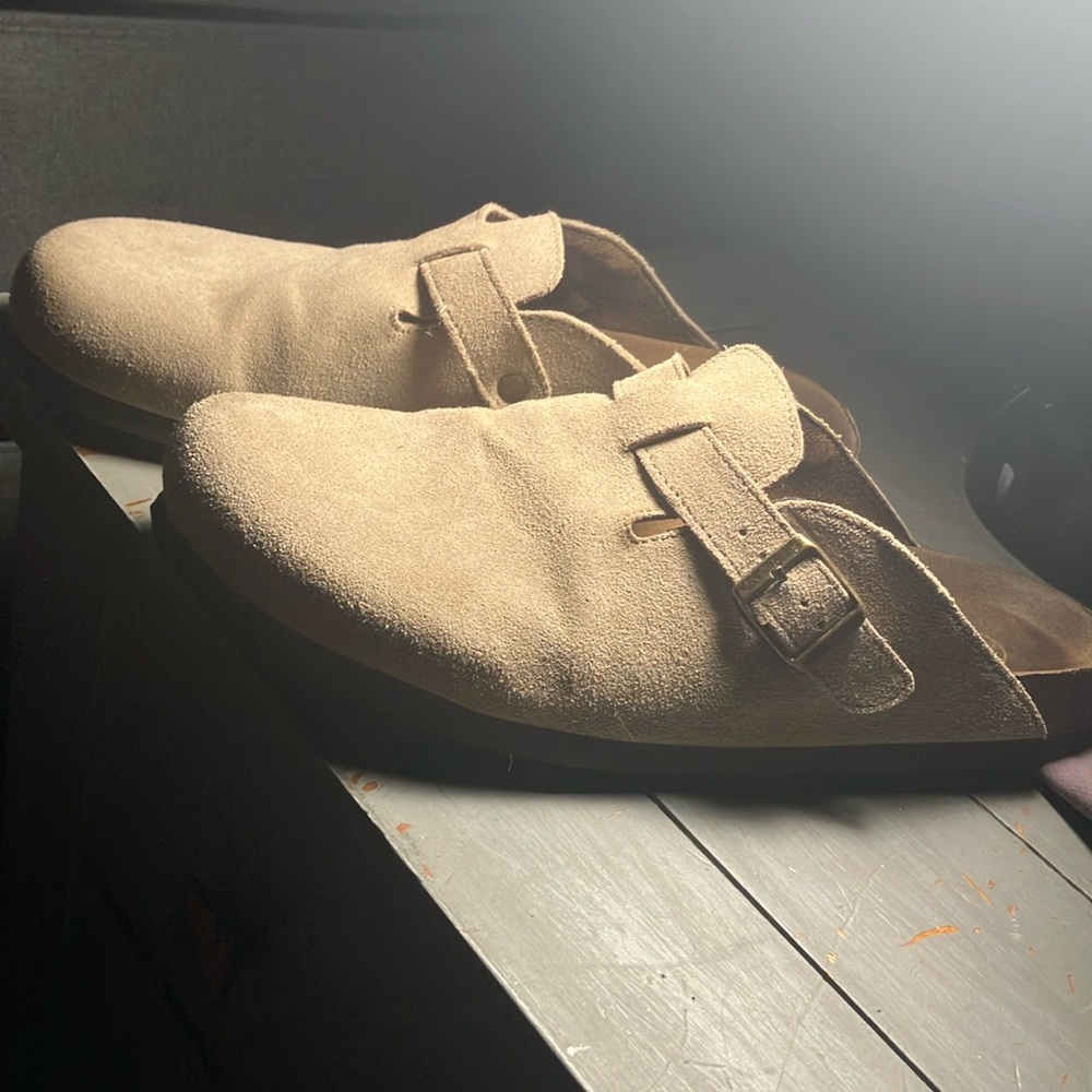 Leather clogs
